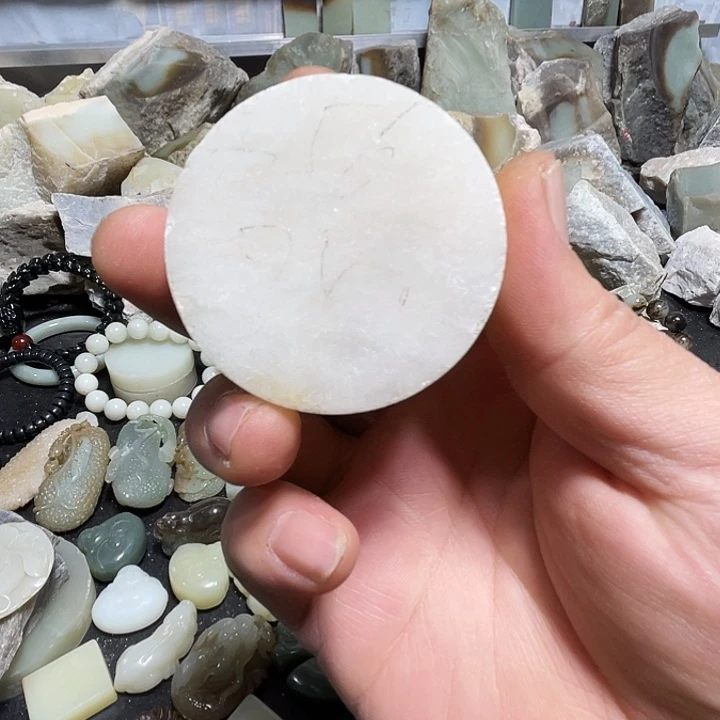 和田玉（糖玉）未镶嵌把件