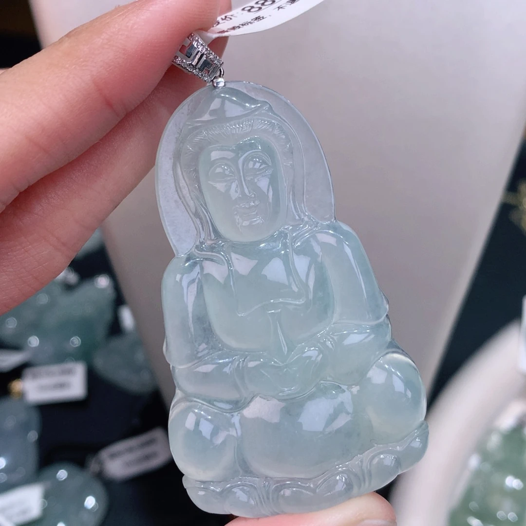 颈饰18K金镶嵌翡翠高冰起胶晴绿底观音