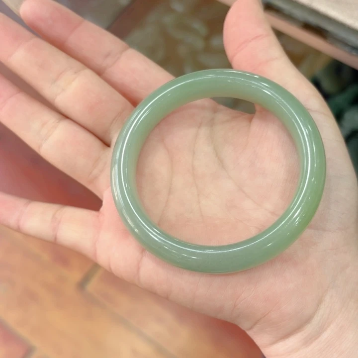 东陵石手镯未镶嵌