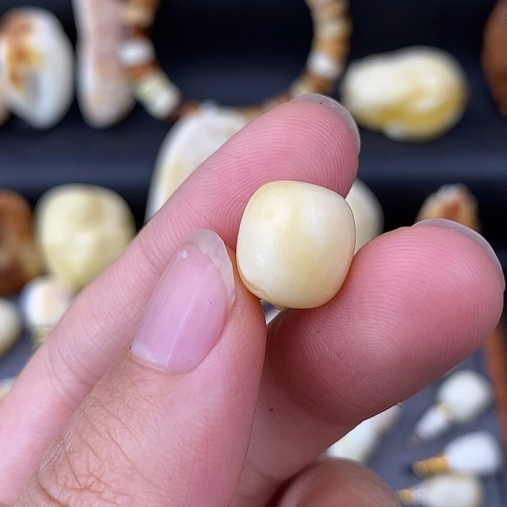 琥珀未镶嵌裸石11单珠q3