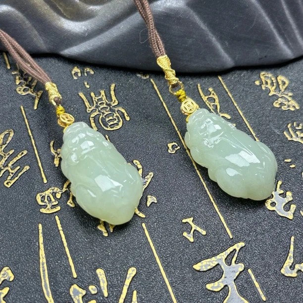 BY6和田玉晴水貔貅吊坠22*38*13mm+多样性发其一