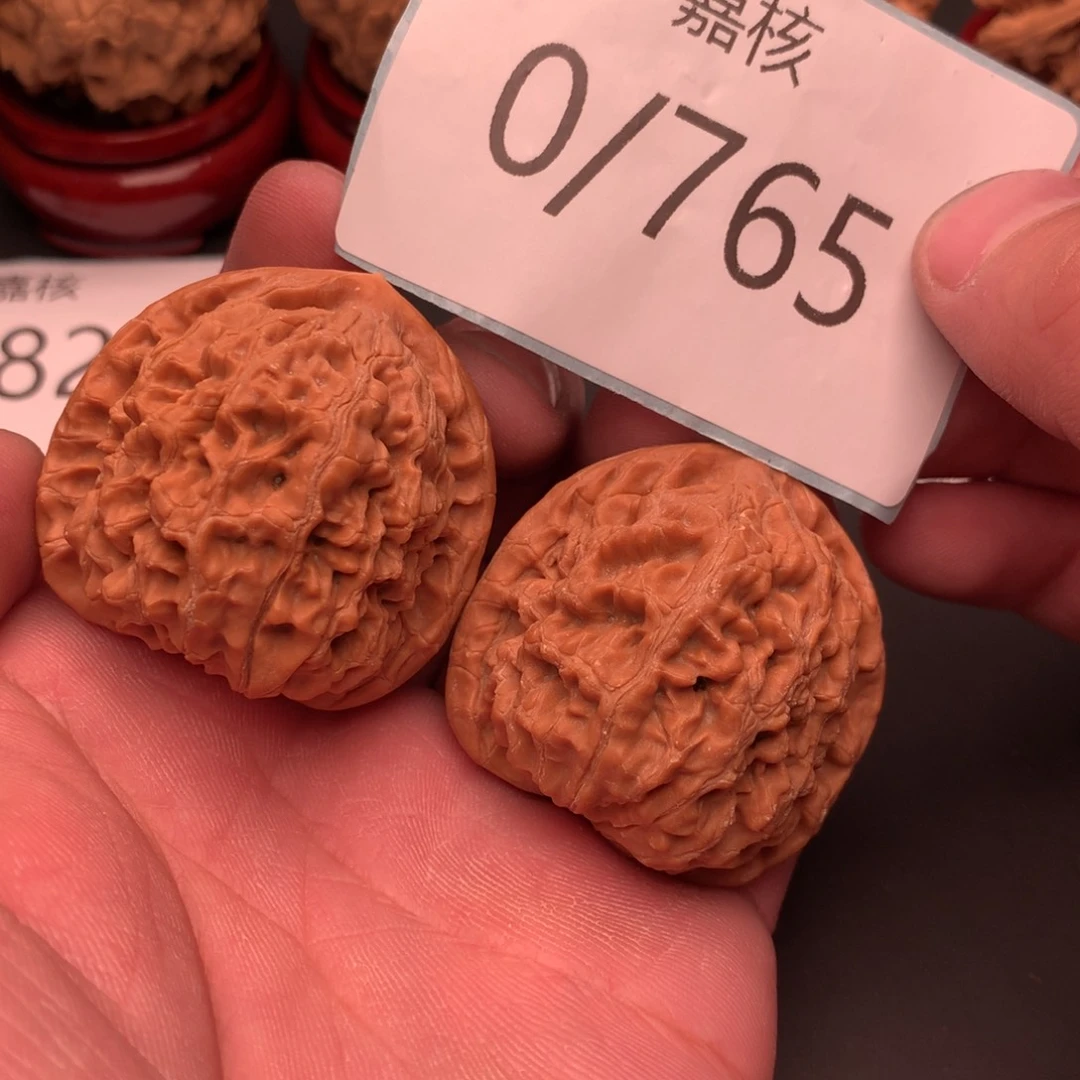 文玩核桃把件红皮水龙纹39