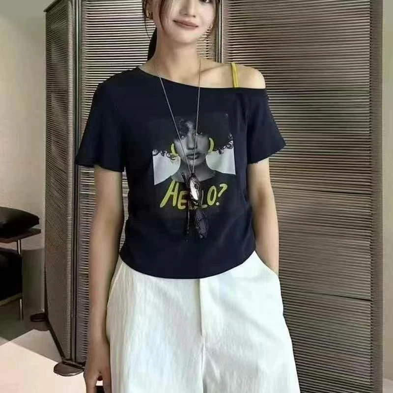韩系简约斜肩字母印花短袖T恤女2025夏季新款洋气露肩短款t恤短袖