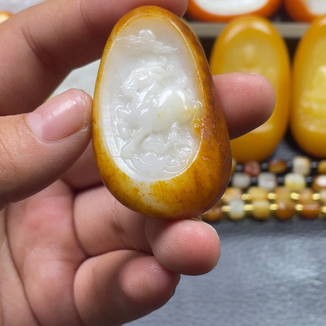 喜***羊和田玉未镶嵌颈饰