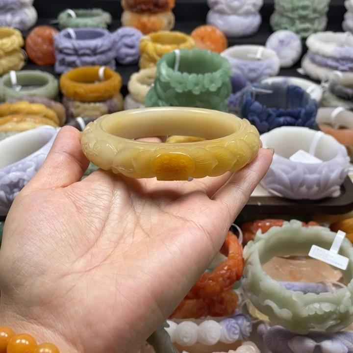 富***丹石英质玉未镶嵌手镯