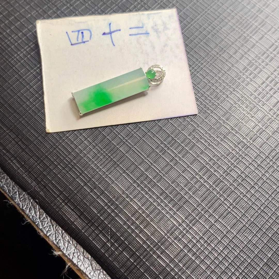 颈饰18K金镶嵌翡翠翡翠