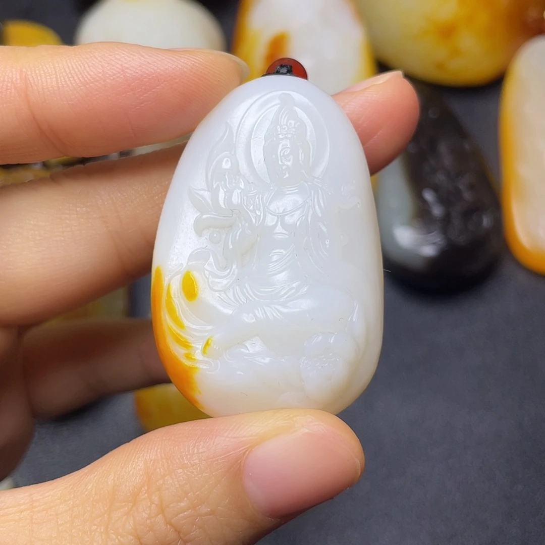 余***行和田玉未镶嵌颈饰