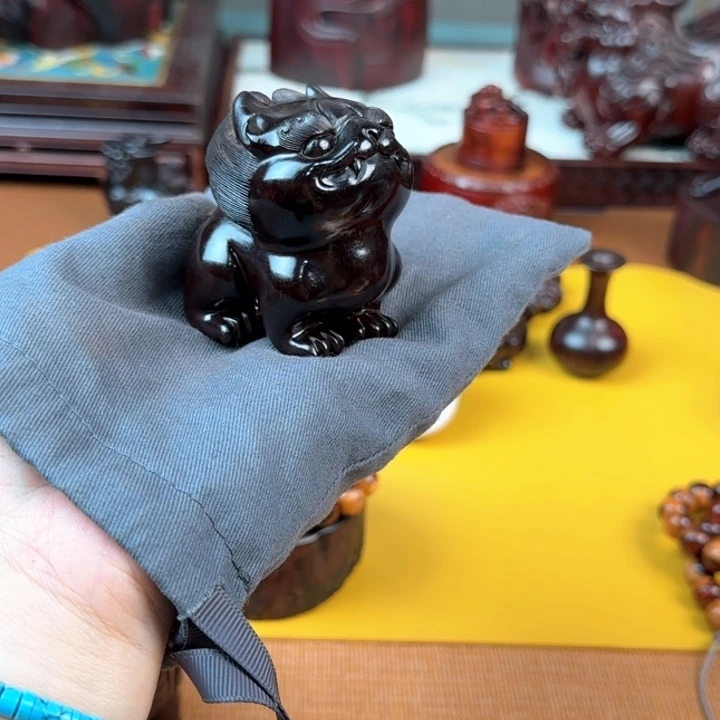 脆***鲨檀香紫檀（小叶紫檀）