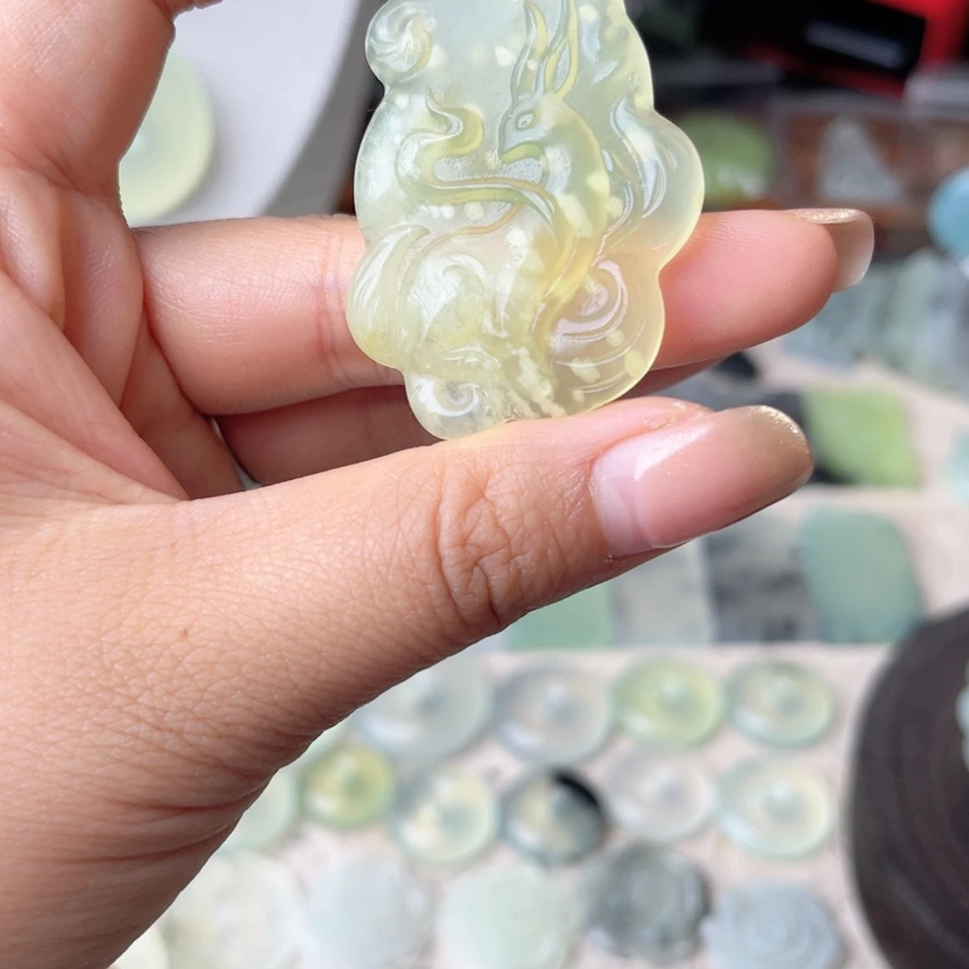 蛇纹石玉未镶嵌颈饰