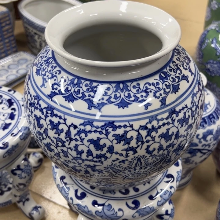 瓷片微瑕陶罐。。。。。。。。。。。。。