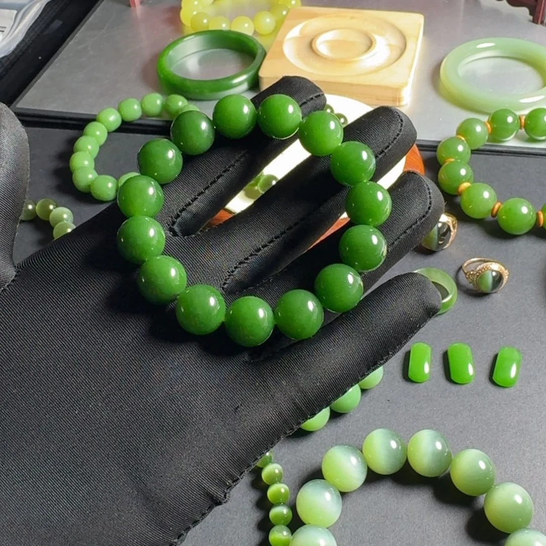 唐***手串未镶嵌和田玉（碧玉）