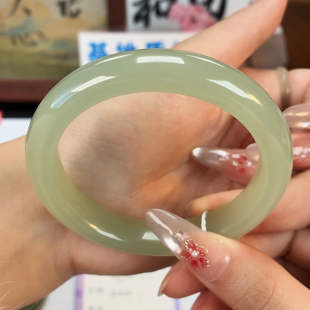 和田玉未镶嵌手镯