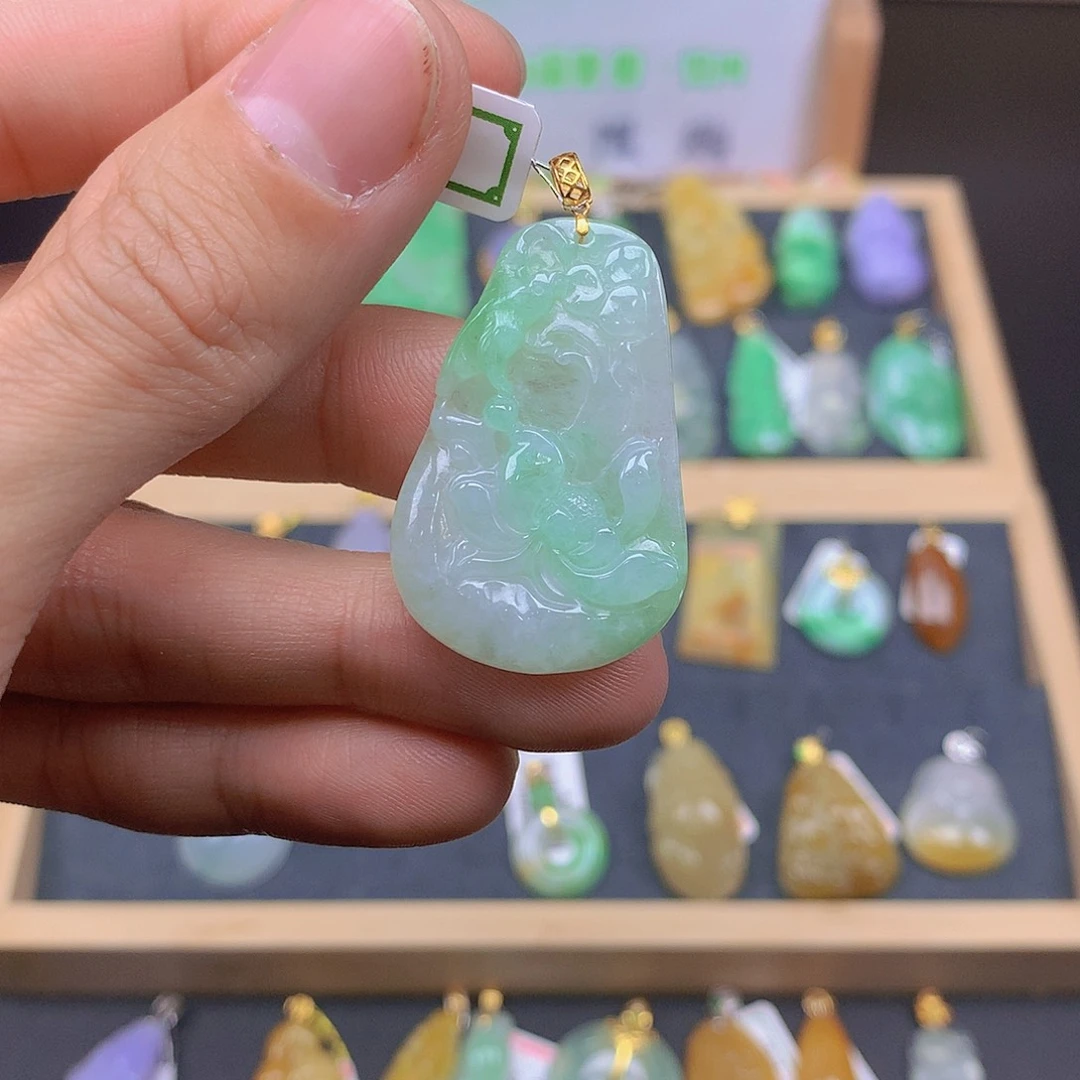 翡翠颈饰18K金镶嵌翡翠