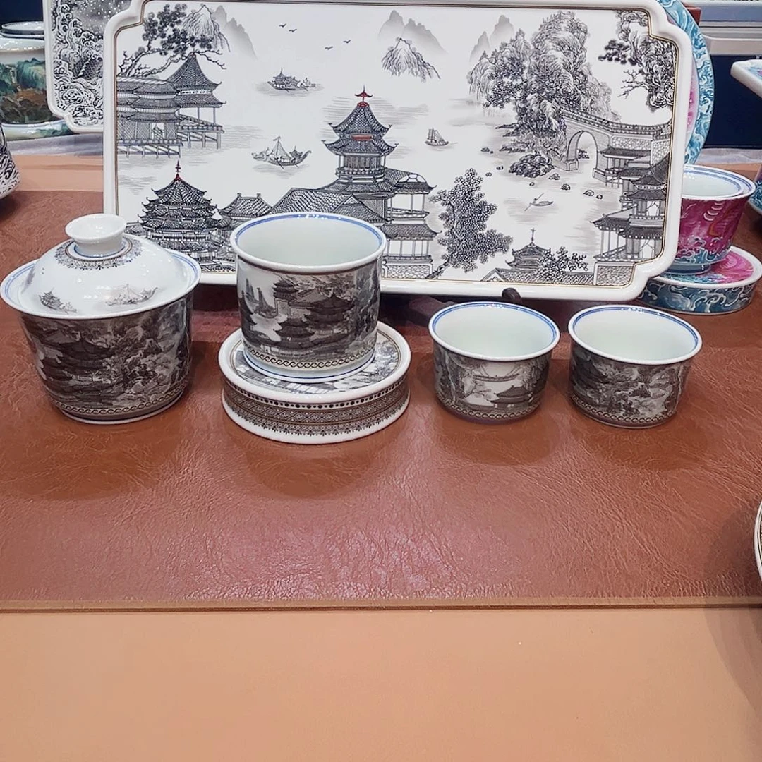 摆件景德镇陶瓷研究所工作的