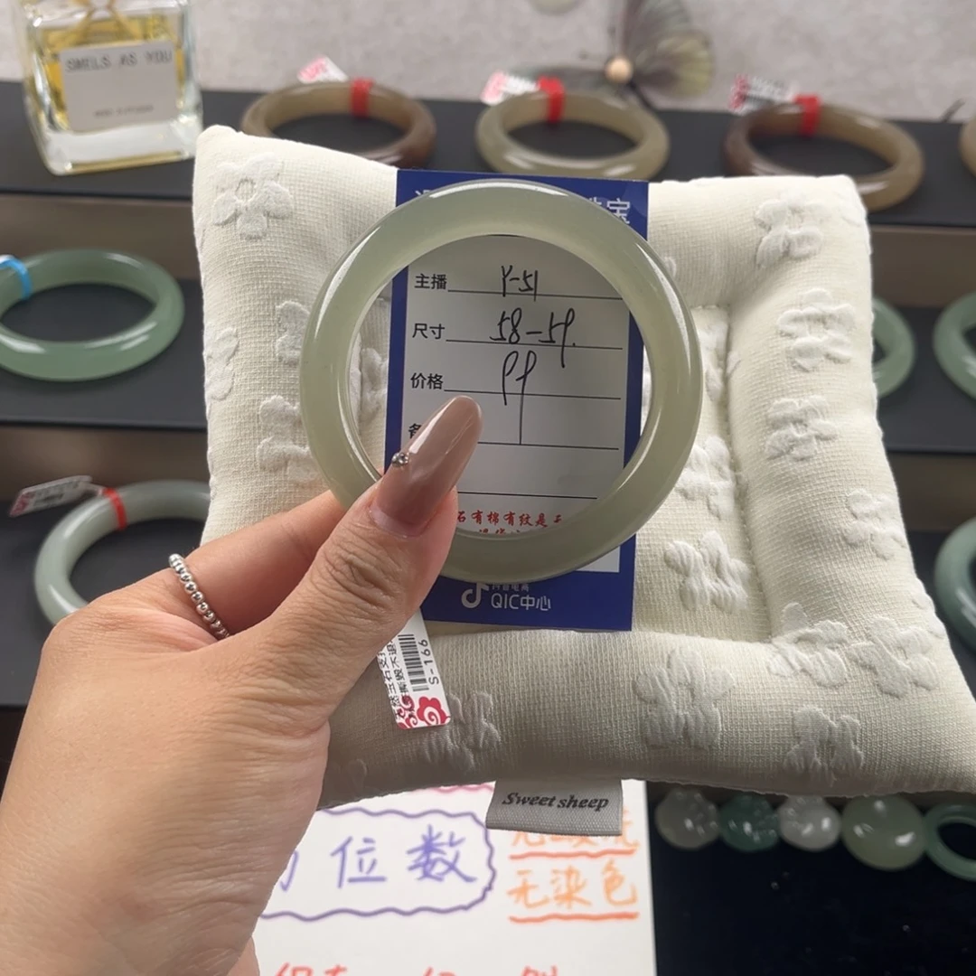 石英质玉未镶嵌手镯