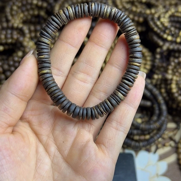 乐****木质类种植奇楠卡08片片珠9克