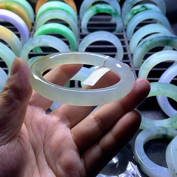 梧***凰定制翡翠未镶嵌定制手镯不退不换