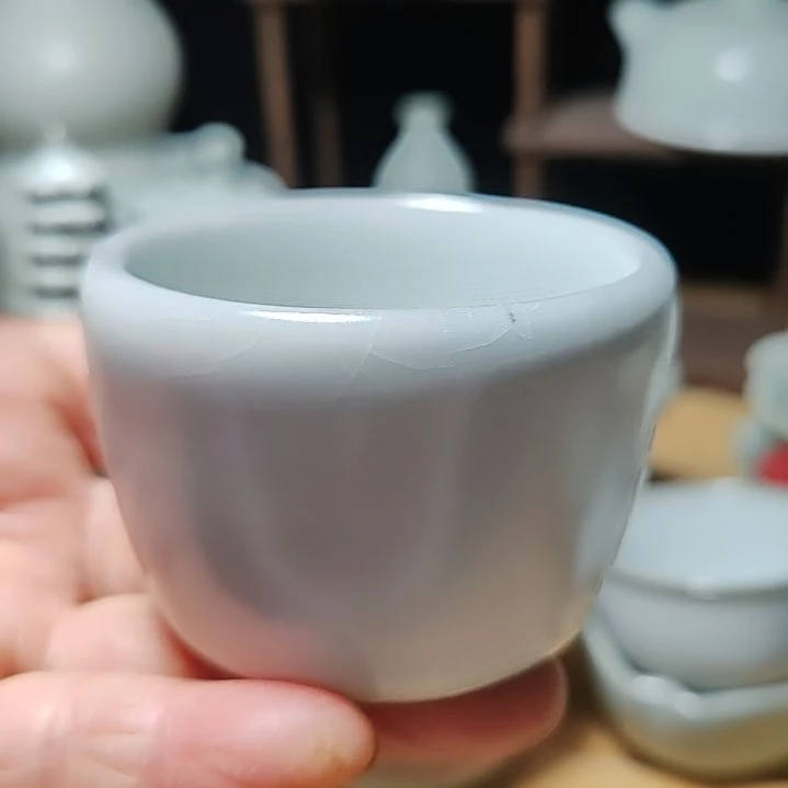 官瓷月白釉手拉坯单杯