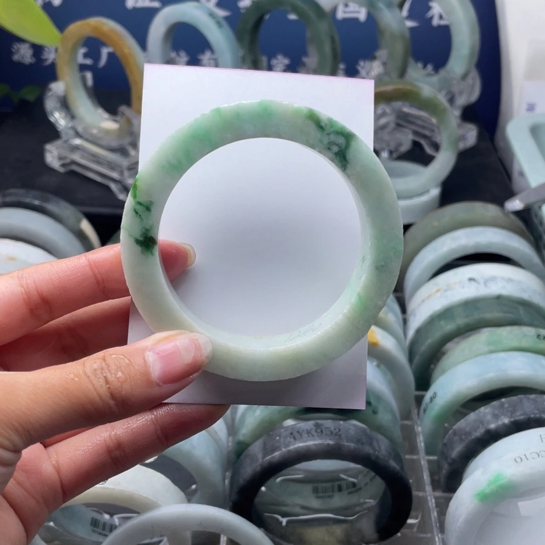 炜***煌定制翡翠未镶嵌翡翠手镯