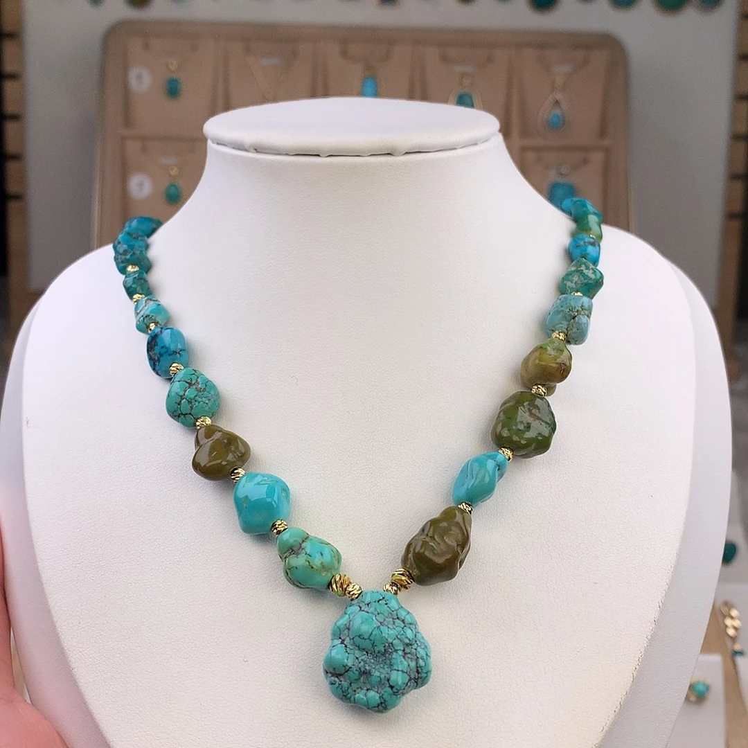 百***艳绿松石未镶嵌颈饰