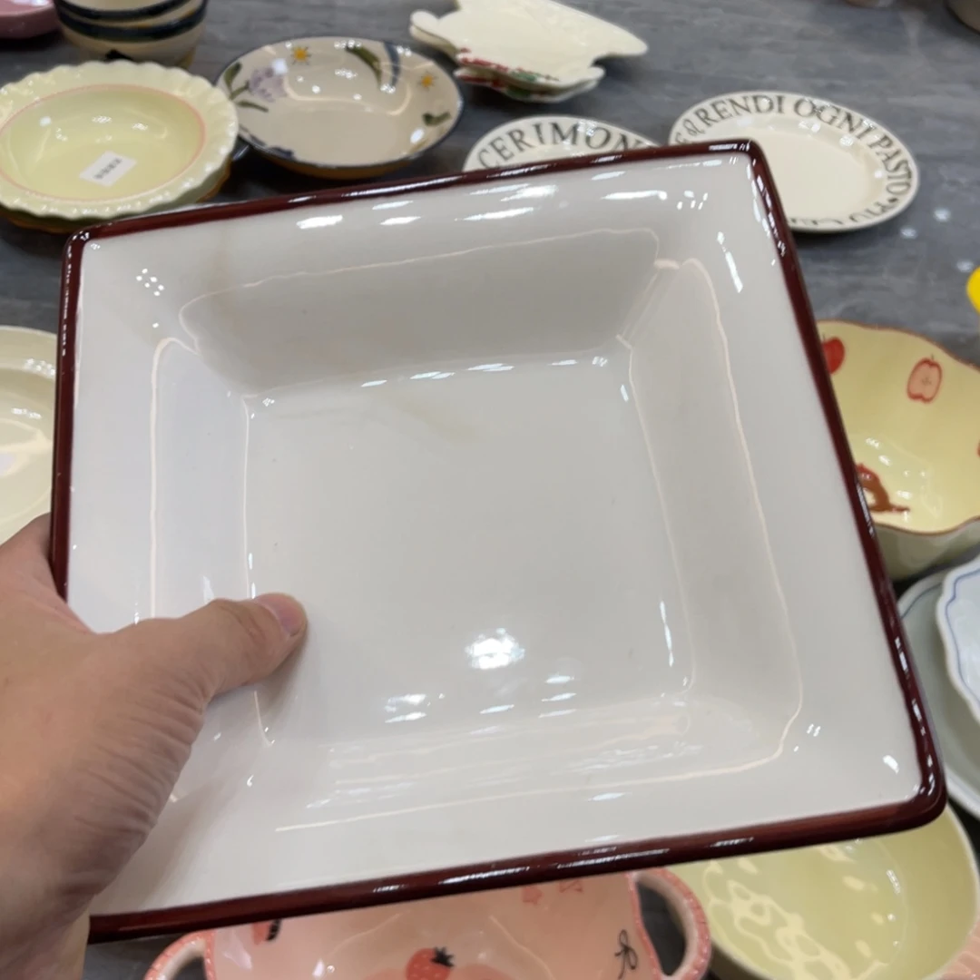 陶瓷微瑕餐具介意勿拍，满18飞！
