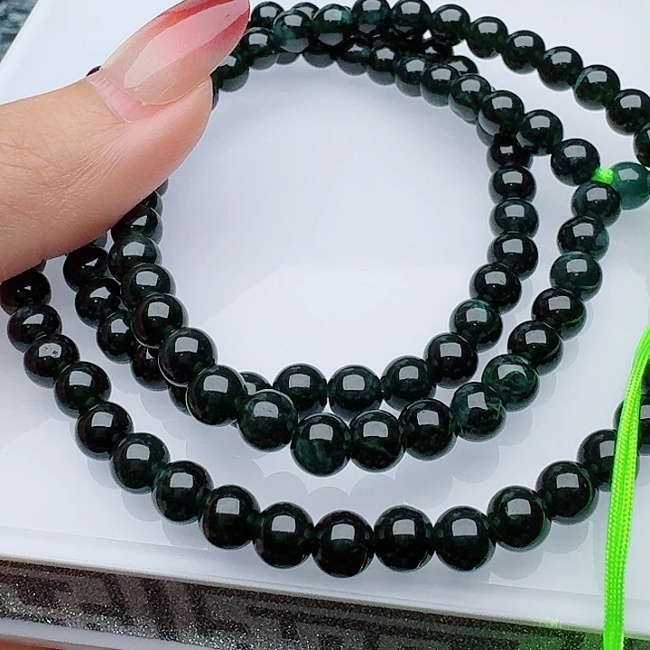 翡翠未镶嵌颈饰多样性发其一