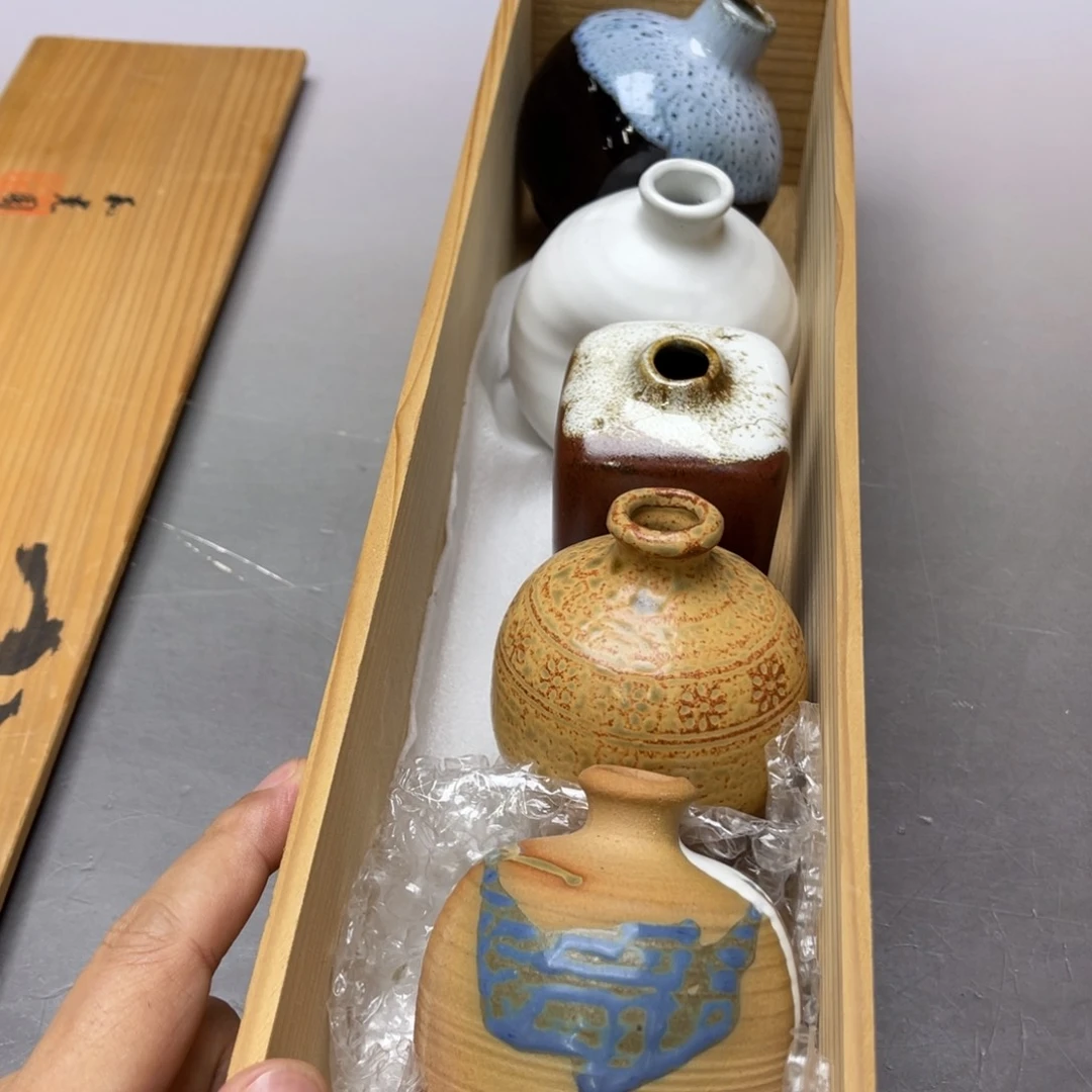 噗***嗤瓷片密密麻麻地铺满一层