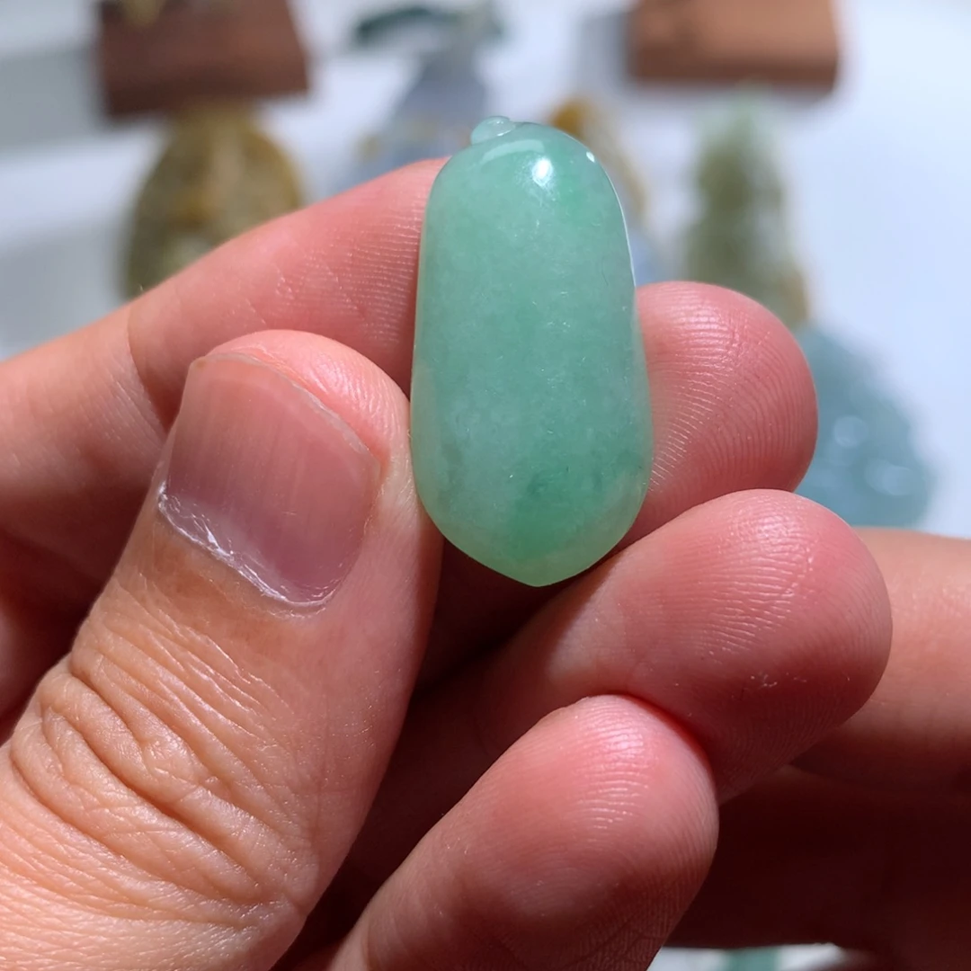 定制翡翠未镶嵌挂件