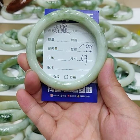 方***霞未镶嵌透闪石-蛇纹石玉手镯