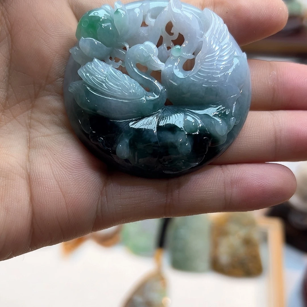 翡翠未镶嵌颈饰挂件