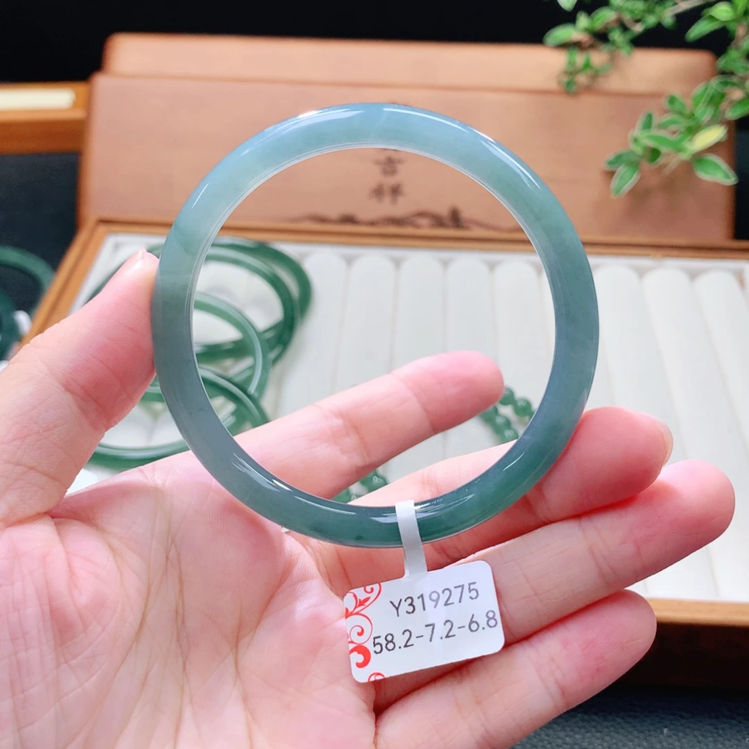 翡翠未镶嵌手镯（圆镯）