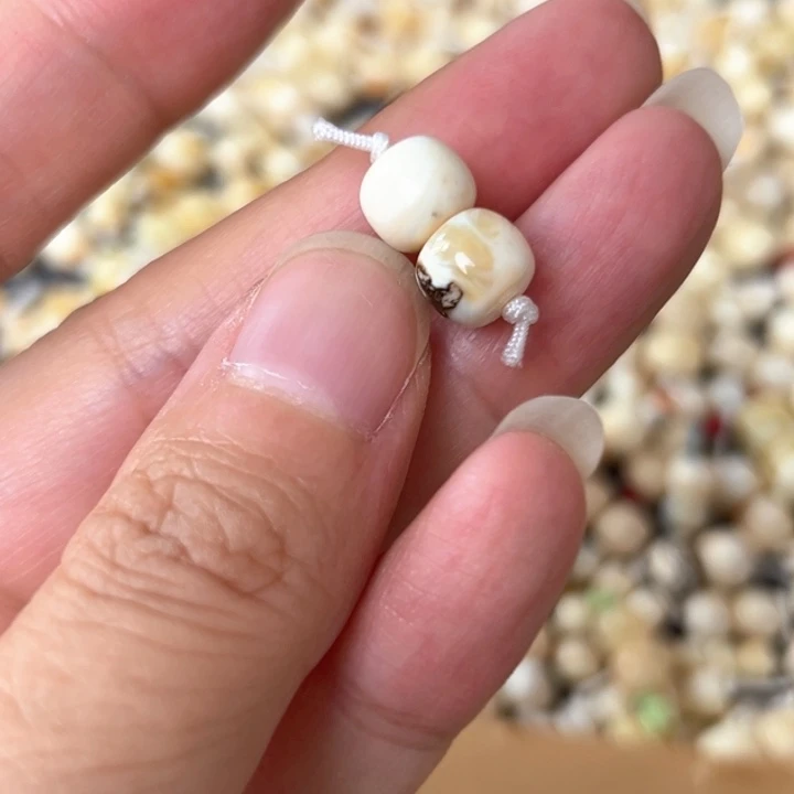 裸石蜜蜡未镶嵌7.9mm一对