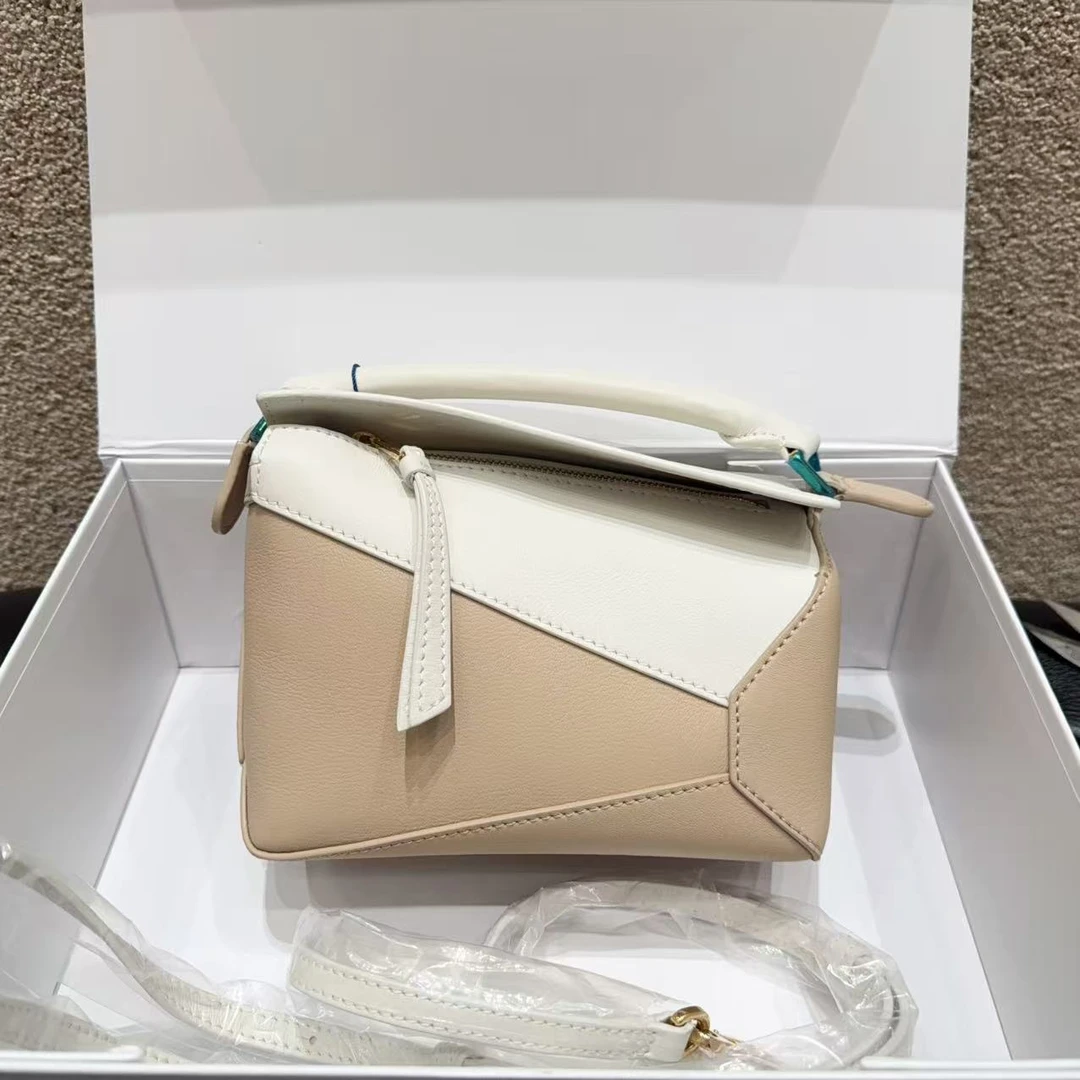 99新 LOEWE/罗意威 Puzzle 柔白色拼米色 尺寸约量:18x8x12.5cm