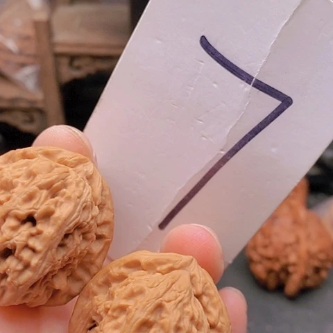 吊坠桃核35全品三角白