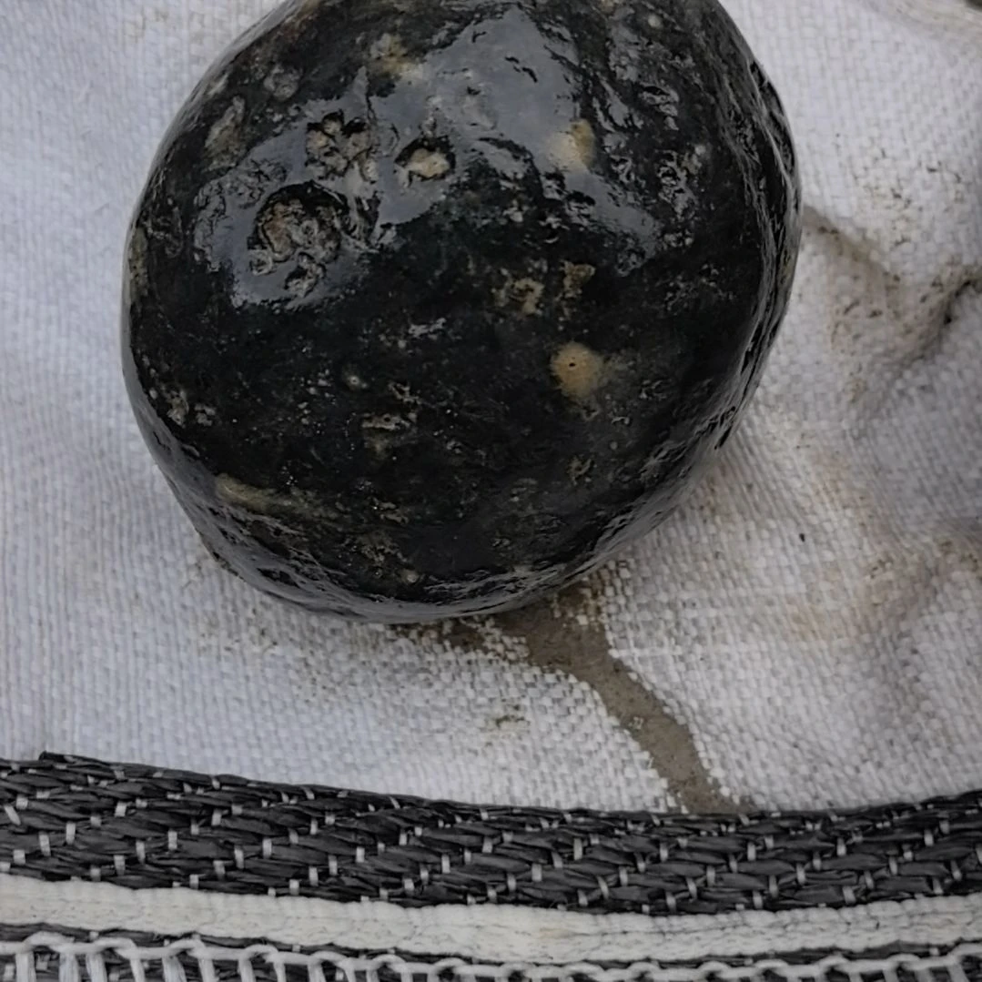 问***缘木藏玉药王石原石一个