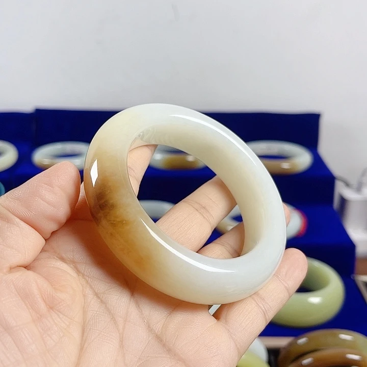 难***。未镶嵌手镯和田玉（糖玉）