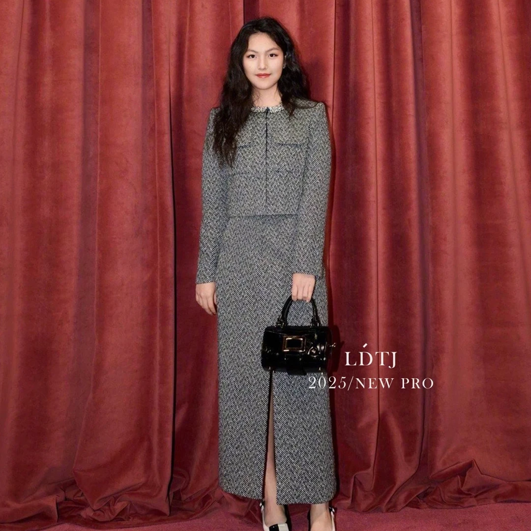 王诗龄同款一整套灰色人字圆领长袖外套A字短裙miu系套装两件套