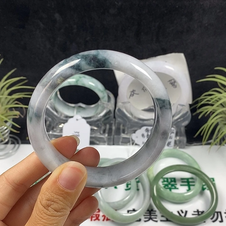 翡翠未镶嵌手镯58号。 59圈
