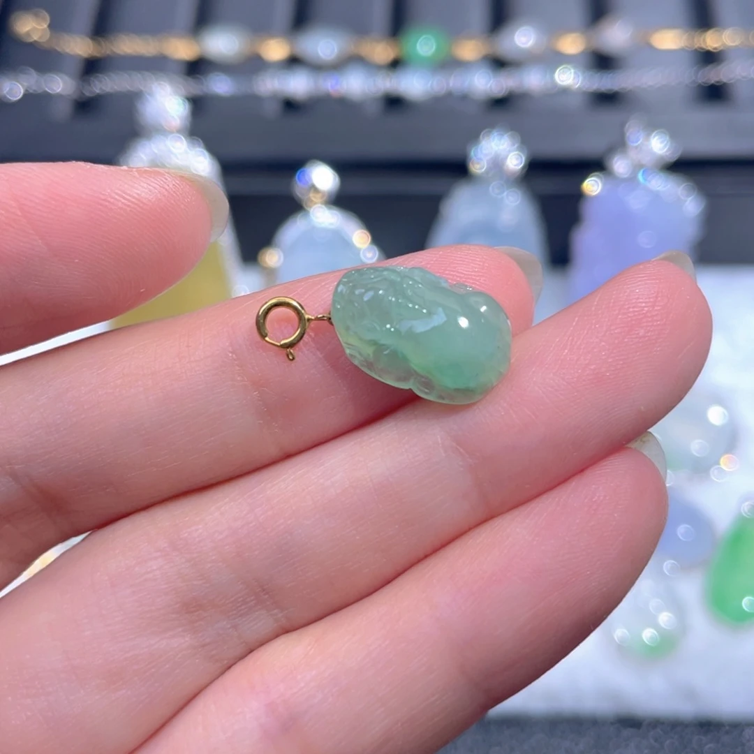 翡翠18K金镶嵌颈饰翡翠