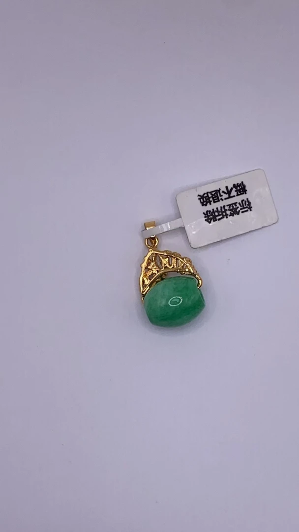 YY95翡翠常规吊坠【邂逅翡翠高冰吊坠，冰透绿意，开启浪漫时光】