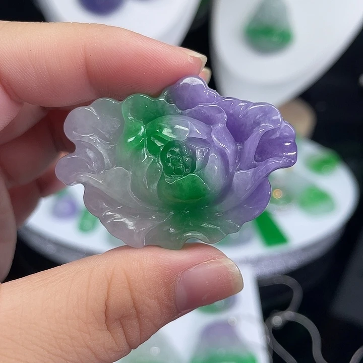 翡翠未镶嵌吊坠(赠链)