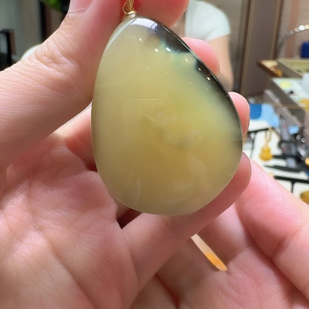琥珀未镶嵌颈饰吊坠