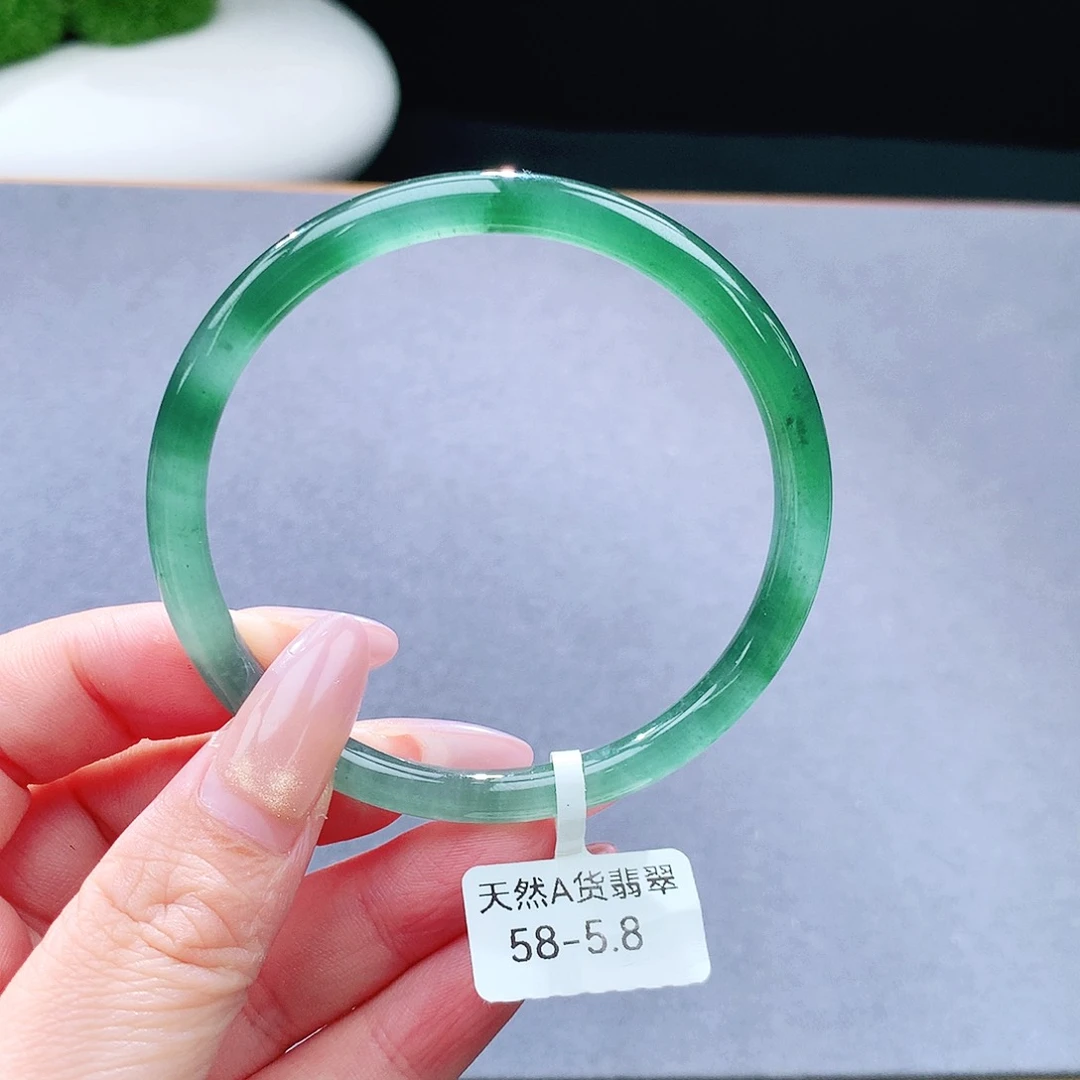 未镶嵌手镯（圆镯）翡翠
