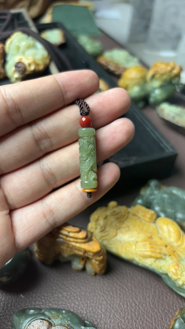 河磨玉黄绿龙柱吊坠