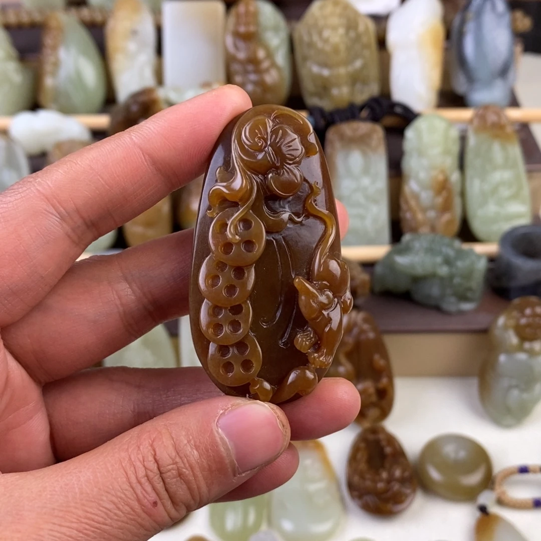 事***意和田玉未镶嵌颈饰