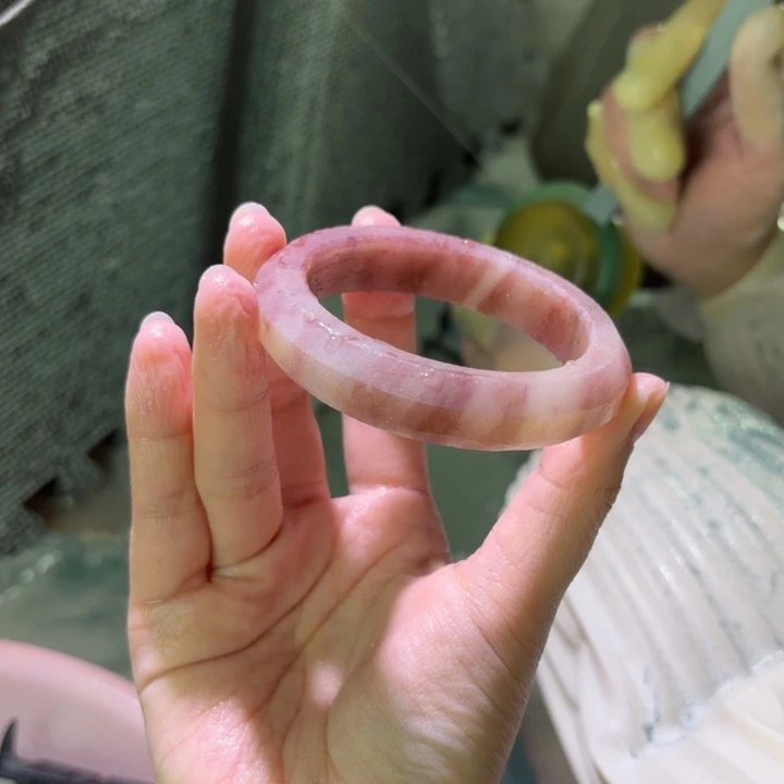 ღ***࿐石英质玉未镶嵌手镯定制