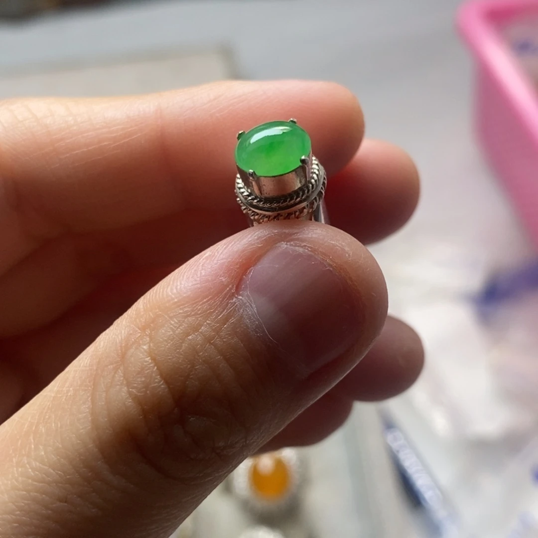 未镶嵌定制翡翠绿戒