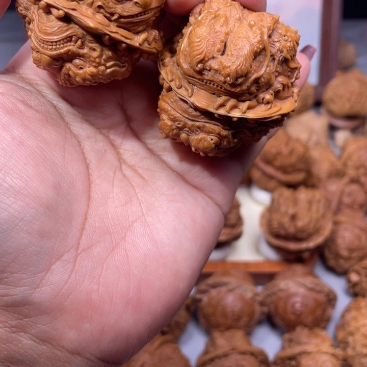 璐***安文玩核桃吊坠蛤蟆头雕刻的金蟾