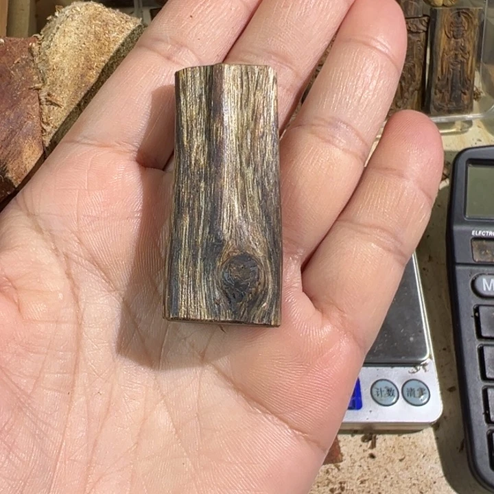 沉香吊坠棋楠沉香乌身吊坠7克