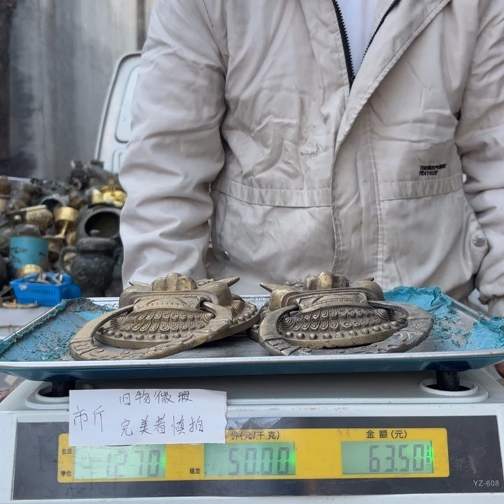 880 铜器物品理性消费